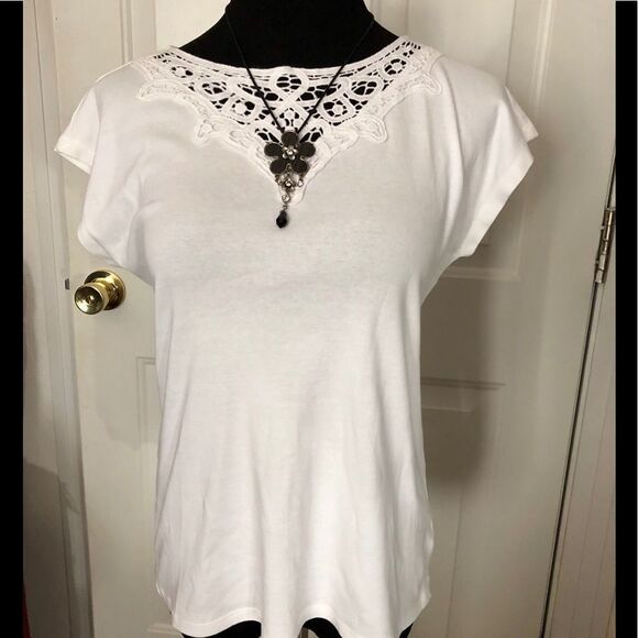 Beautiful white shirt by Talbots size medium - Picture 1 of 2